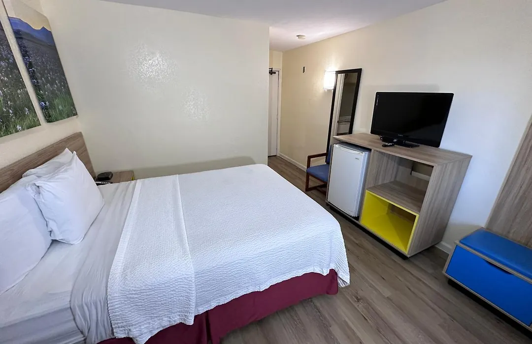 Days Inn By Wyndham San Marcos-1