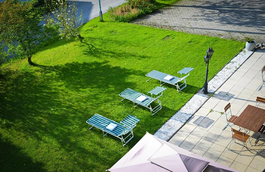 Hardi'S Hotel-1