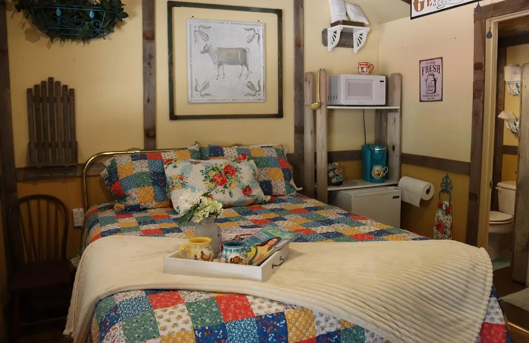 Acorn Hideaways Canton Charming Pioneer Suite 1890'S General Store-1