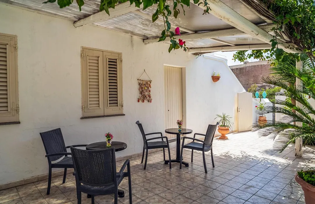 Stromboli Central Family Apartment - 3 Double Rooms-1