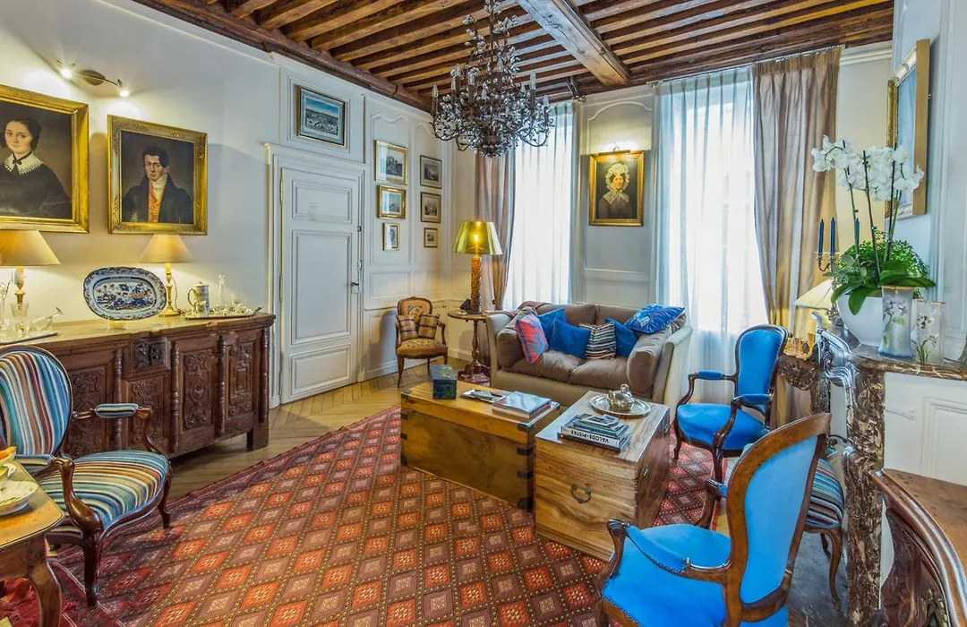 Room In Guest Room - This 10Th Century Home Sits In An Exceptional Setting In The Center Of Orleans-1