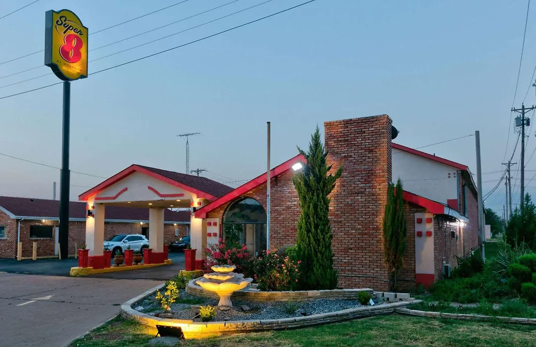 Super 8 By Wyndham Vernon-1