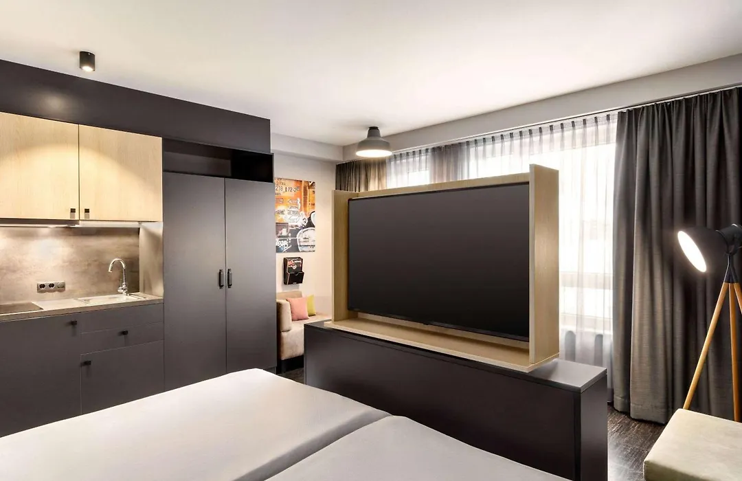 Vienna House Easy By Wyndham Bremen City-1