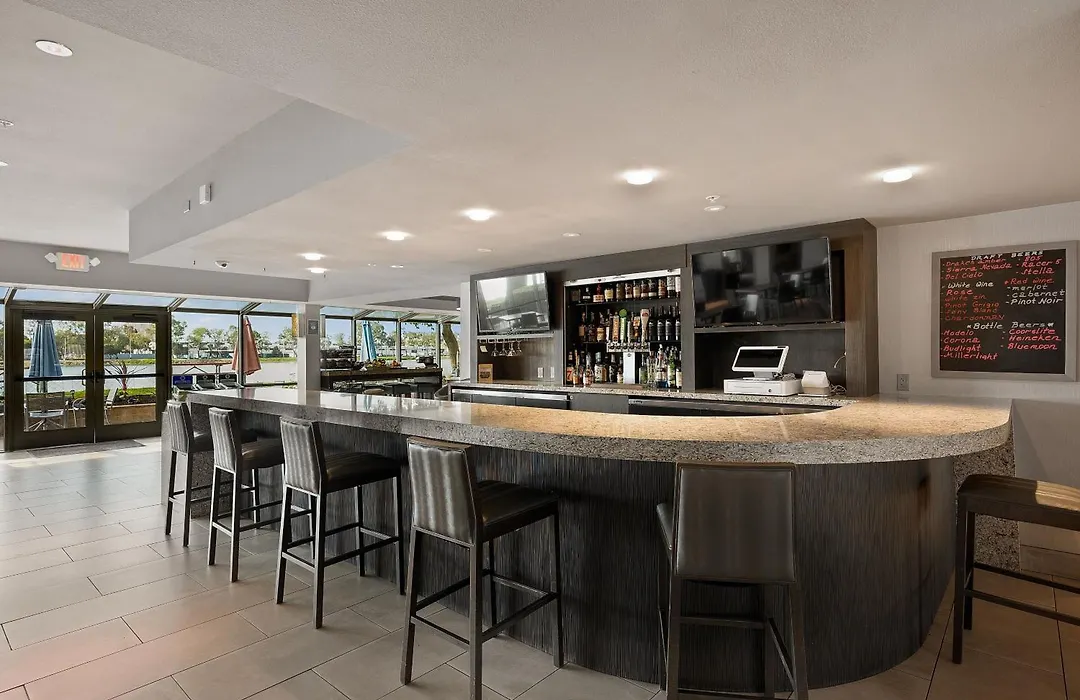 Executive Inn & Suites Oakland-1