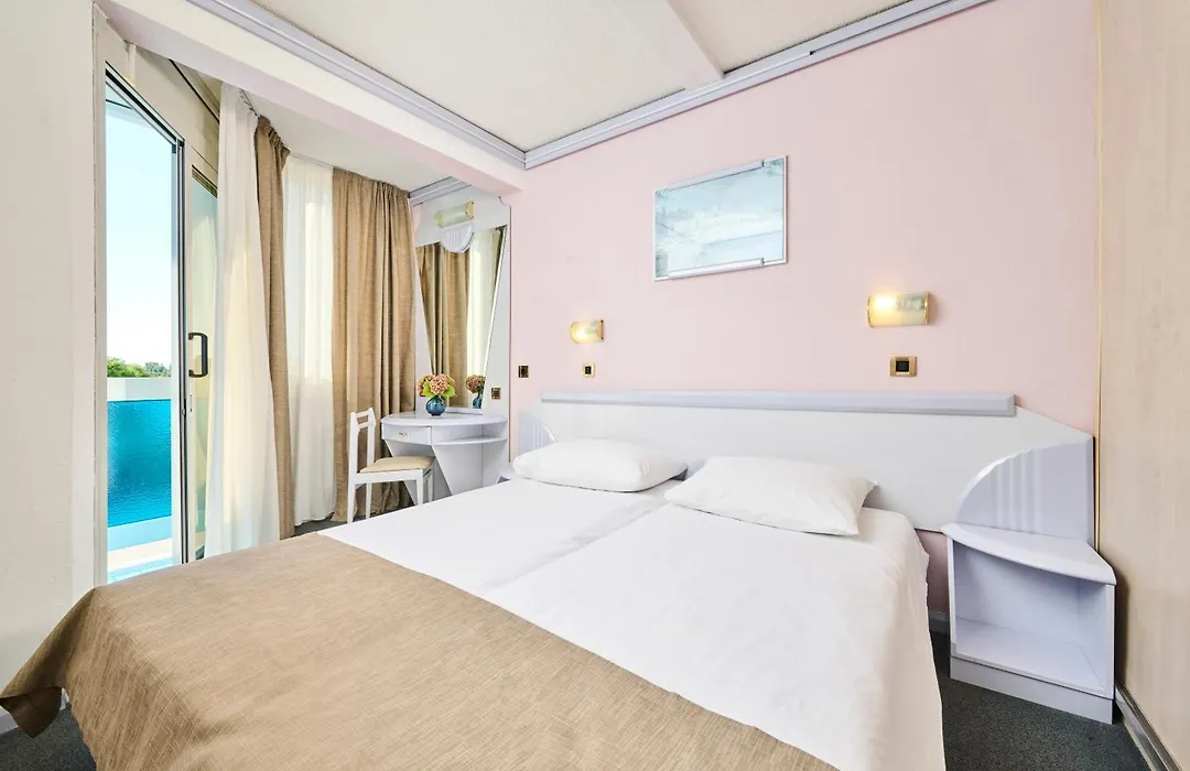 Hotel Plavi Plava Laguna-1