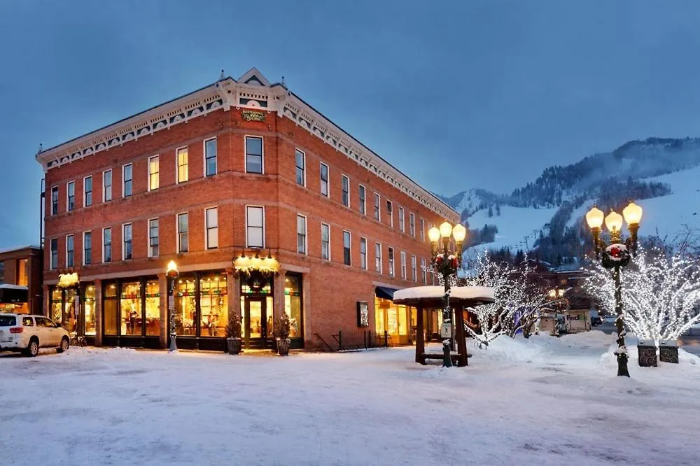 Independence Square 211, Chic Hotel Room With Mountain Views, A/C, & Rooftop Hot Tub-1