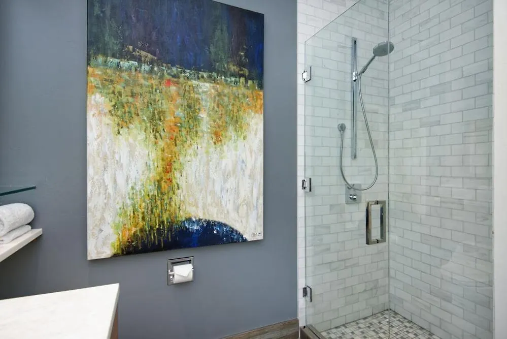 Independence Square 212, Studio With Beautiful Finishes. A+ Location In Downtown Aspen-1