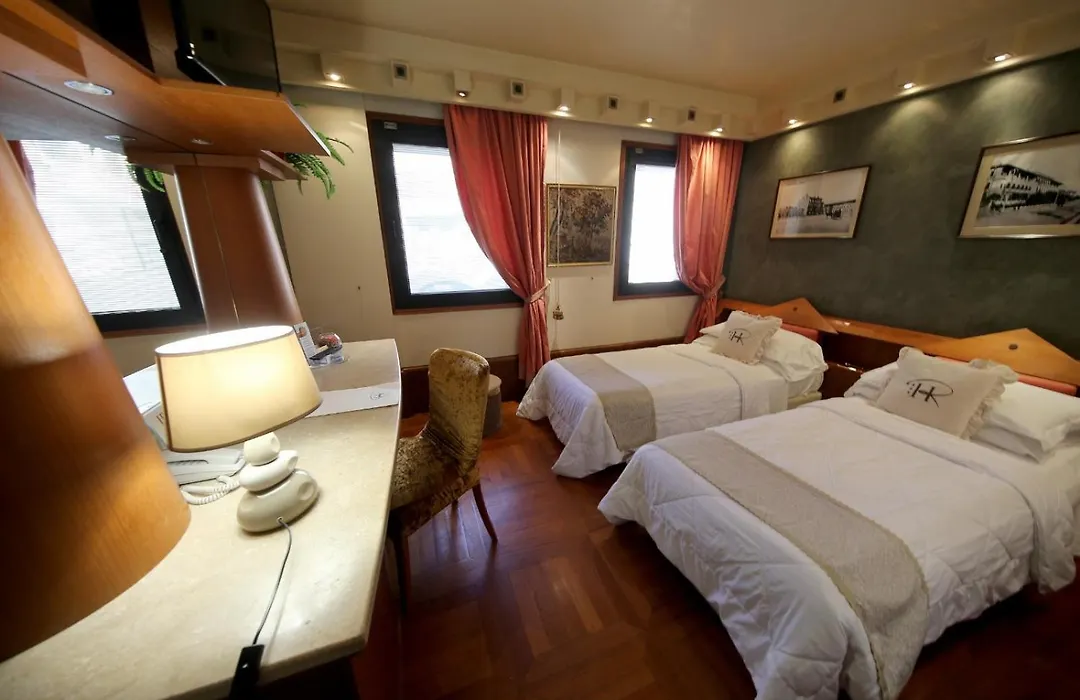 Hr Hotel-1