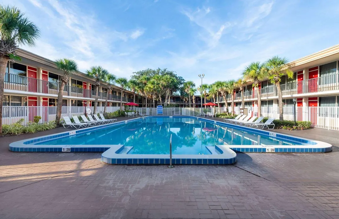 Ramada By Wyndham Kissimmee Gateway - Free Theme Park Shuttle-1