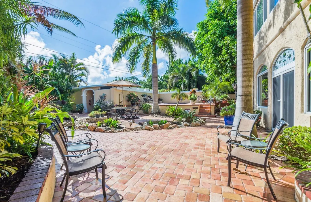 Banyan House Vacation Rentals-1