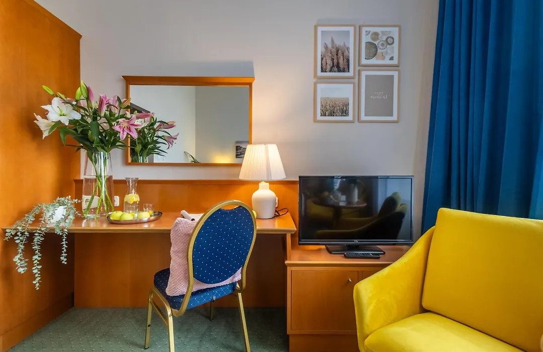 Hotel Sofia By The Railway Station Wroclaw-1