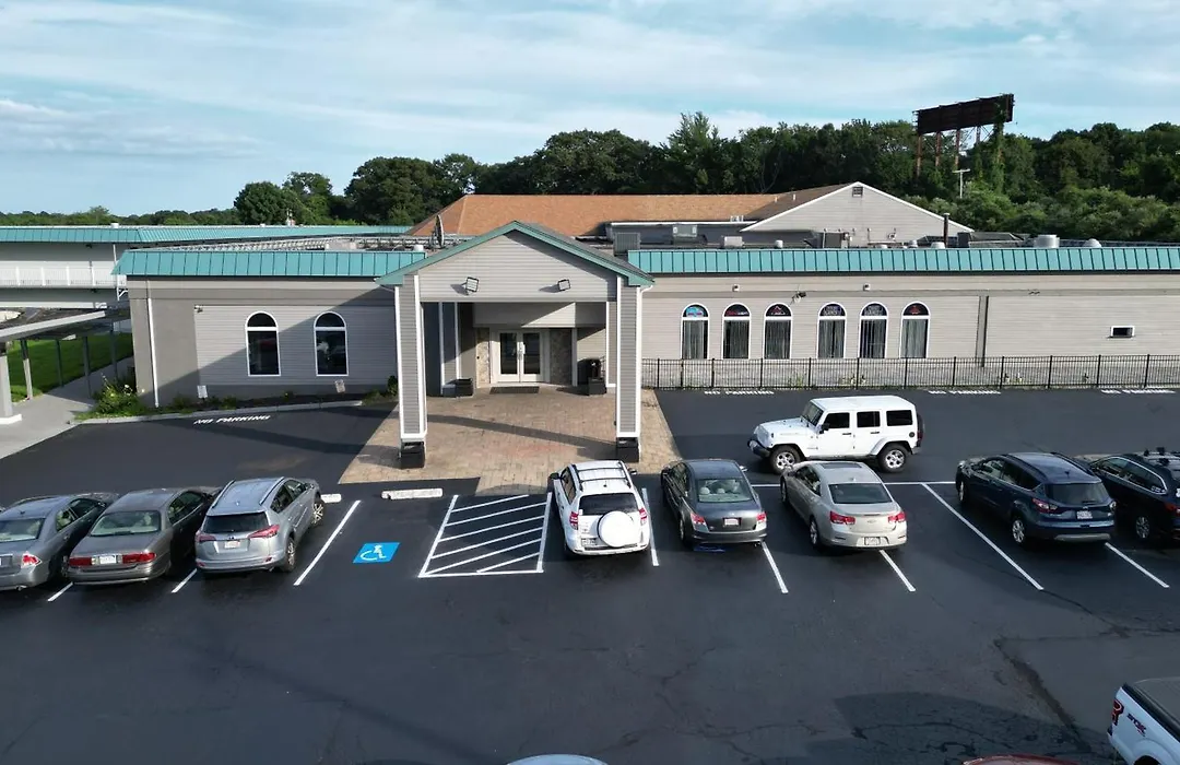 Whalers Inn And Suites-1