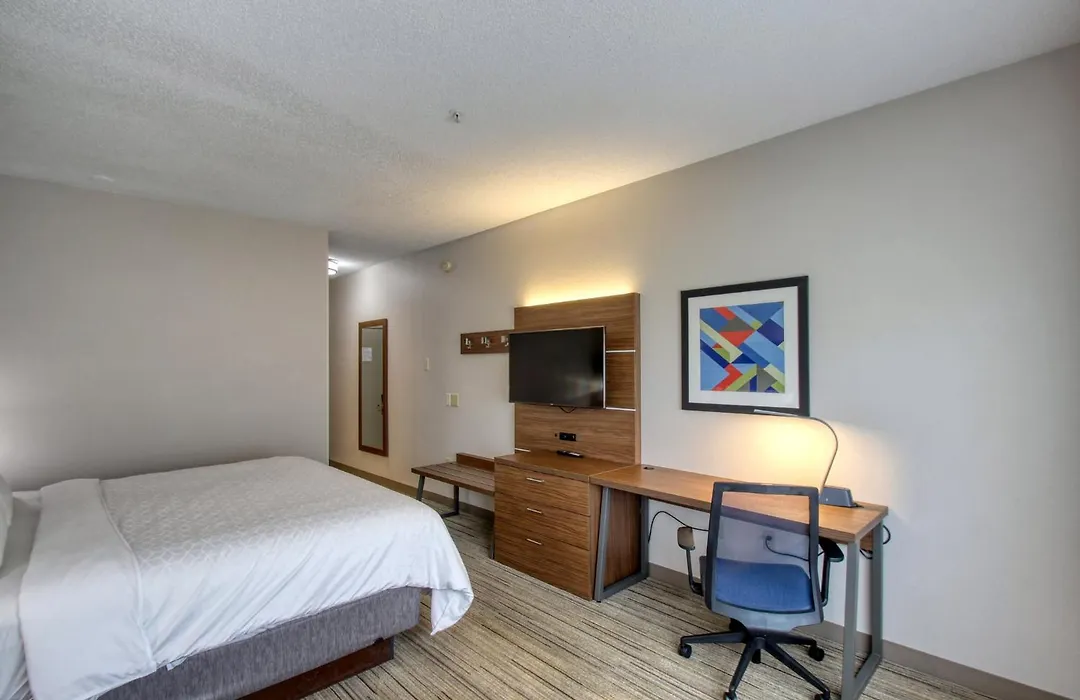 Holiday Inn Express Hotel & Suites Oshkosh - State Route 41 By Ihg-1