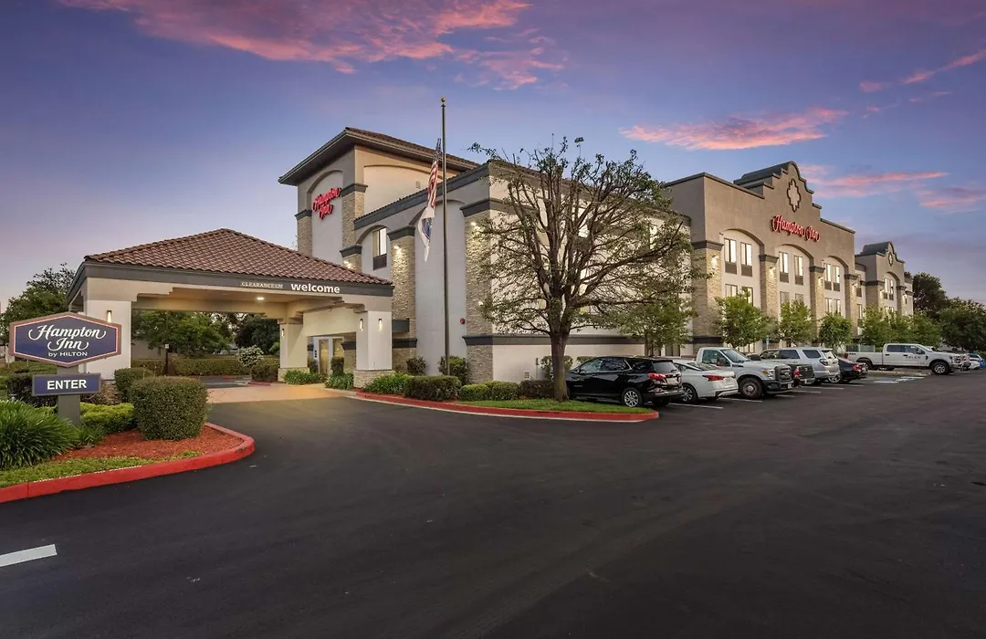 Hampton Inn Oakland-Hayward-1
