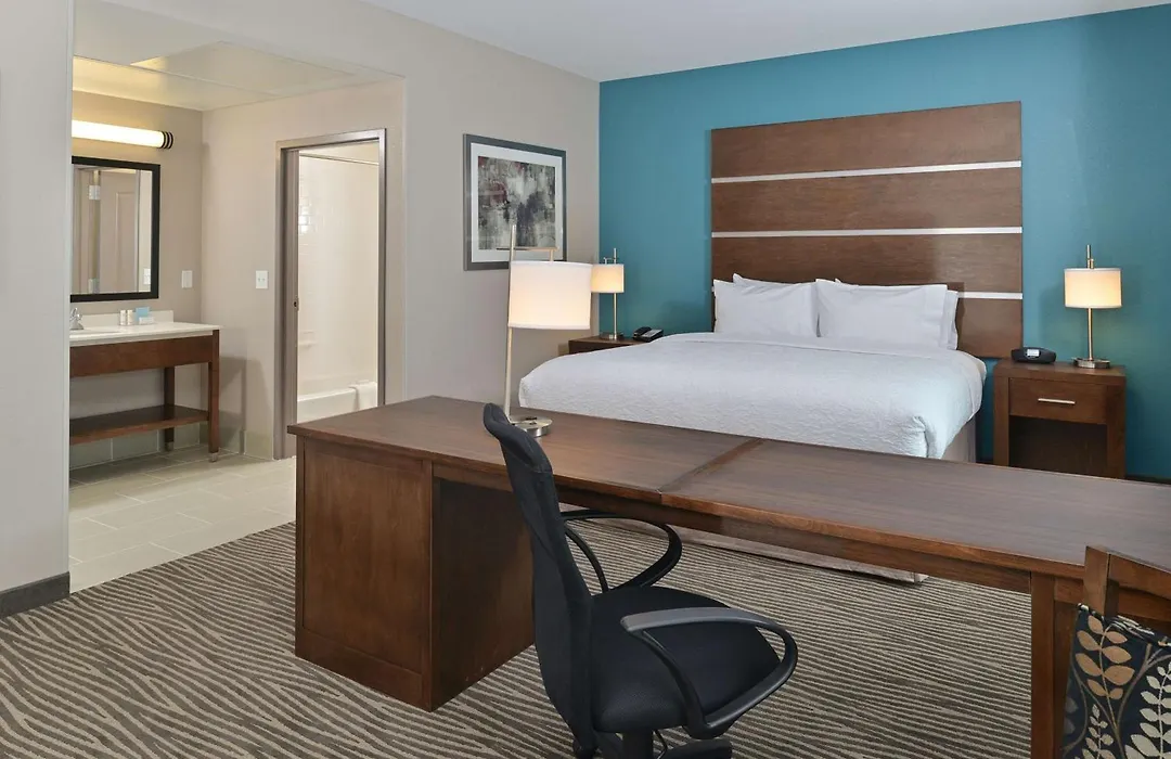 Hampton Inn & Suites Des Moines Downtown-1