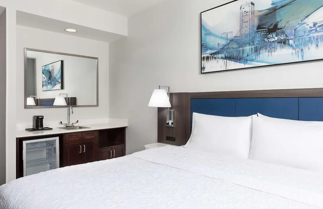 Hampton Inn & Suites Baltimore Inner Harbor-1