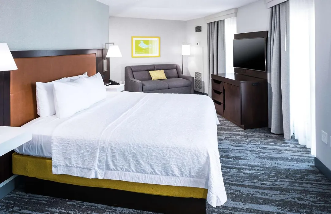 Hampton Inn & Suites Memphis-Beale Street-1