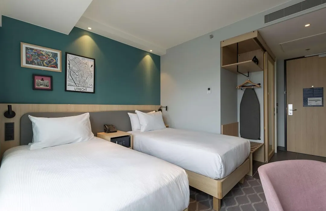 Hampton By Hilton Utrecht Centraal Station-1