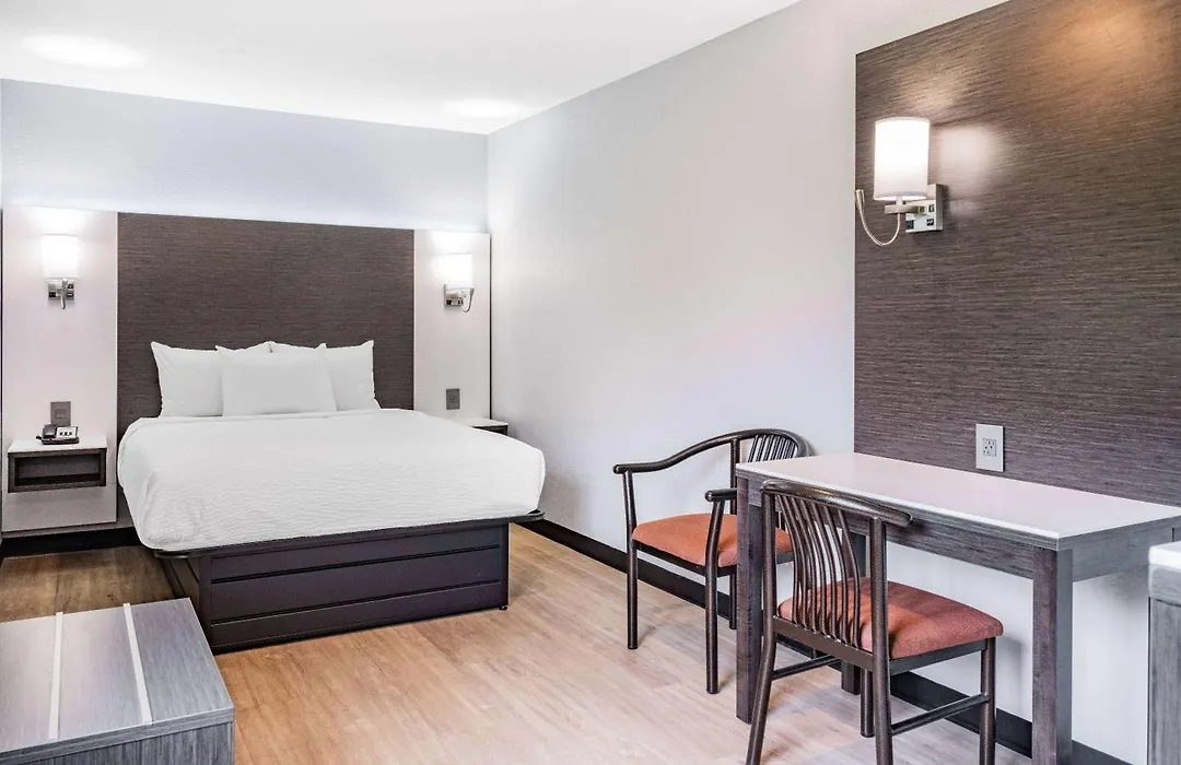 Days Inn & Suites By Wyndham Niagara Falls/Buffalo-1