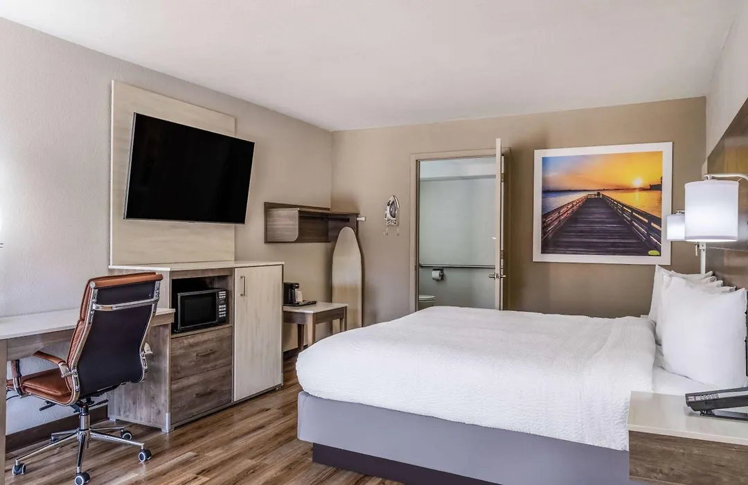 Days Inn By Wyndham Clemson-1