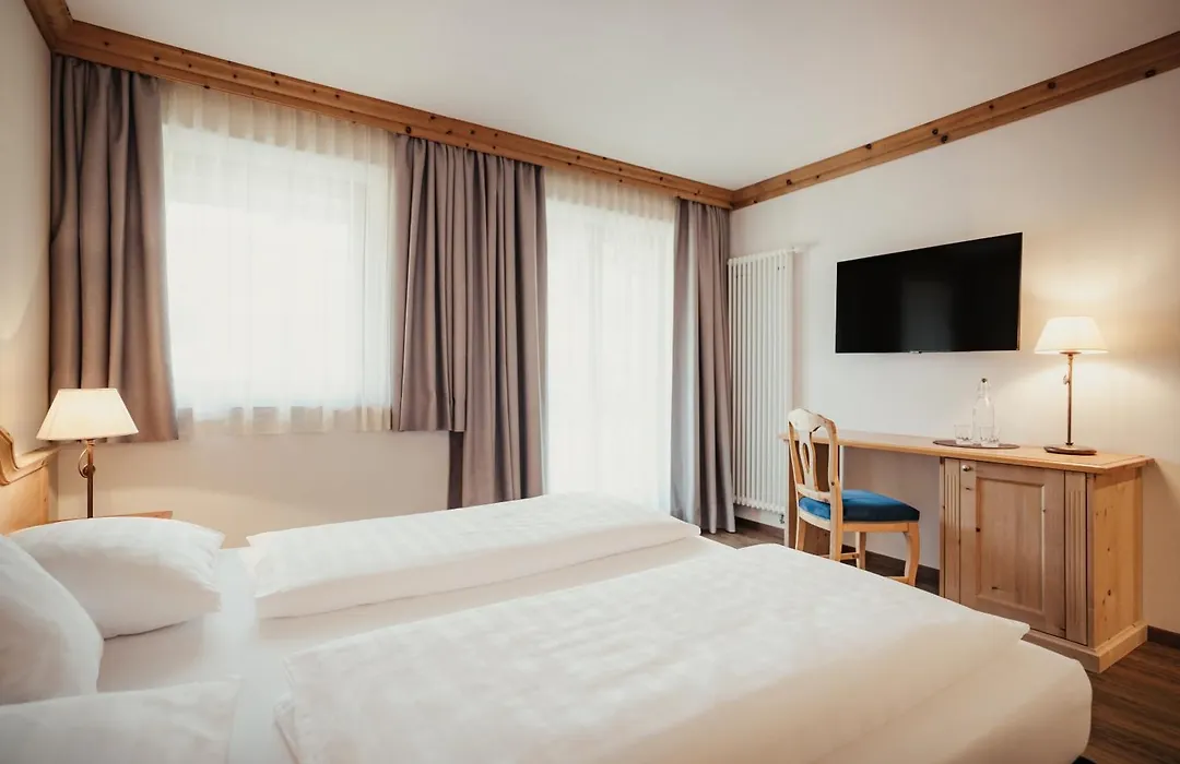 Kristallhotel Corona-Krone-1