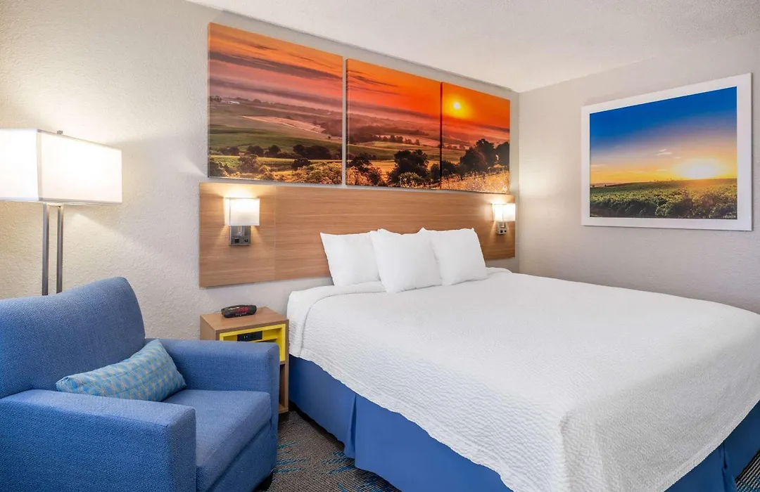 Days Inn By Wyndham Sioux Falls Airport-1