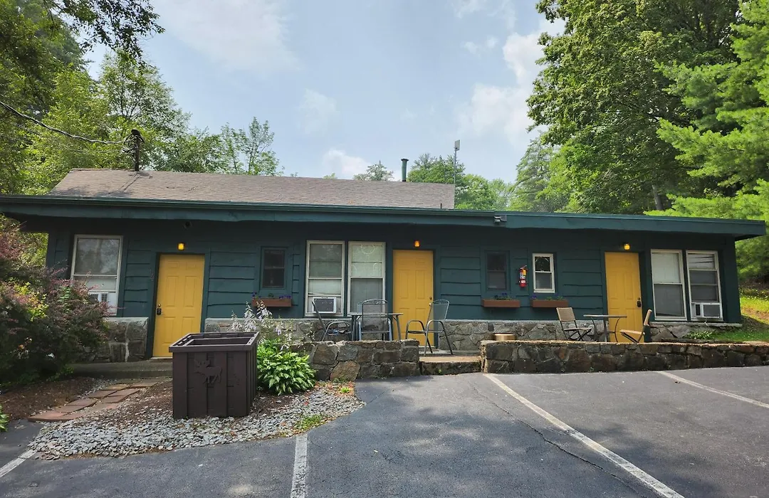 Adirondack Diamond Point Lodge-1