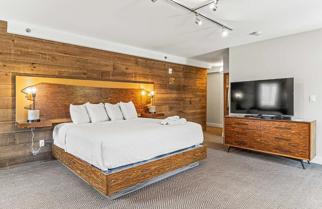 Basecamp Lodge Canmore-1