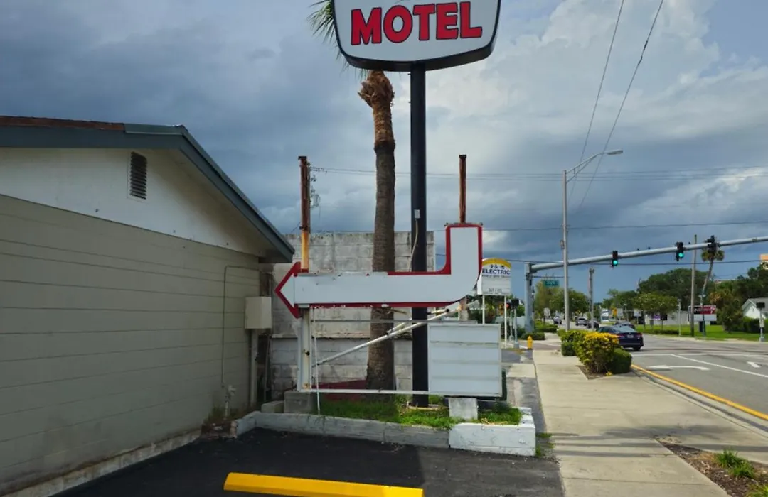 Three Oaks Motel - Titusville-1