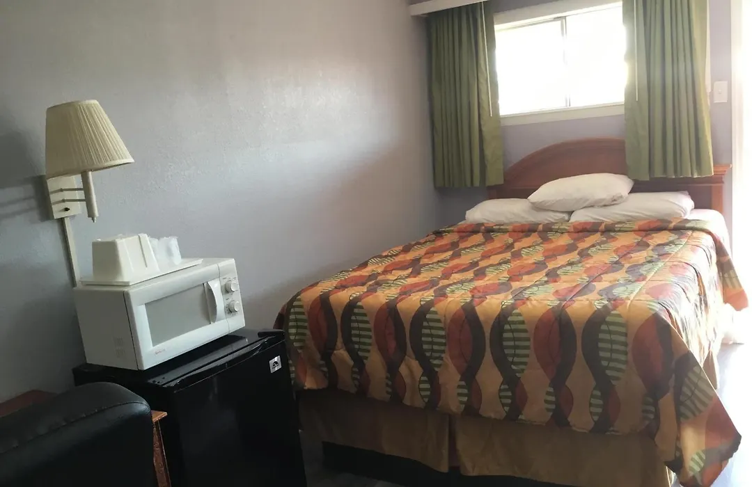 Budget Inn Plainview-1
