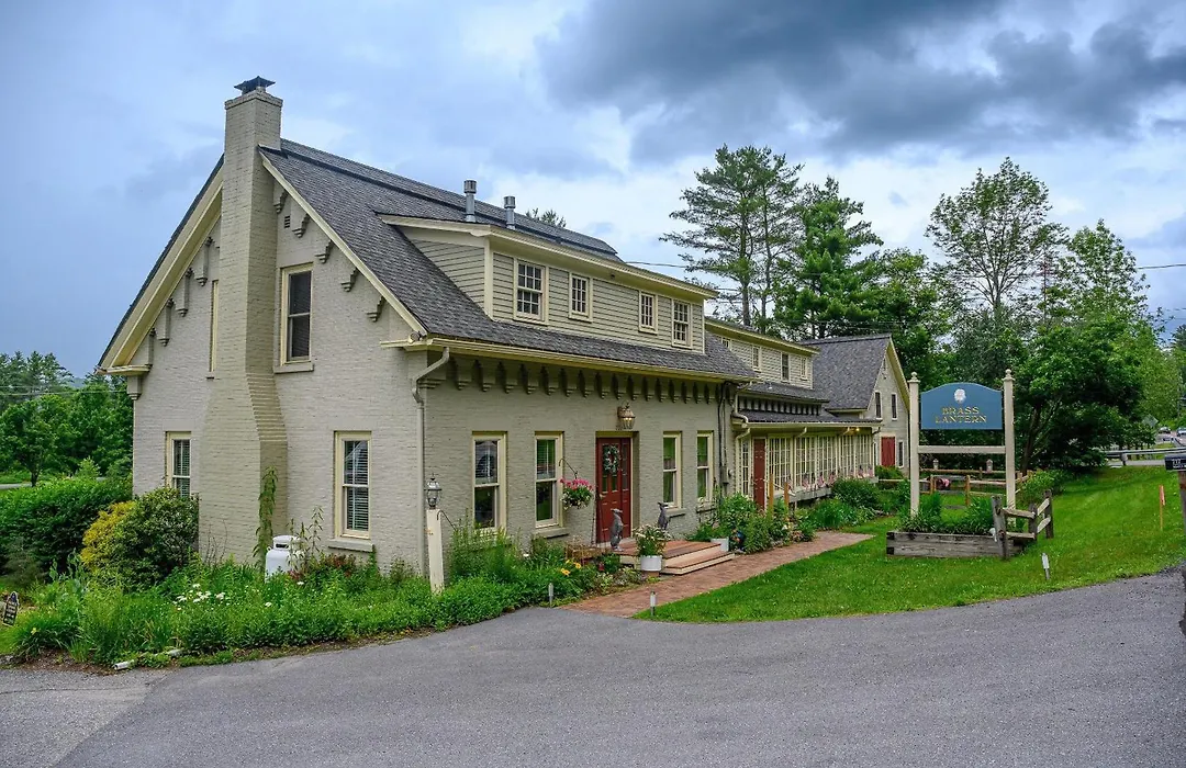 Brass Lantern Inn-1