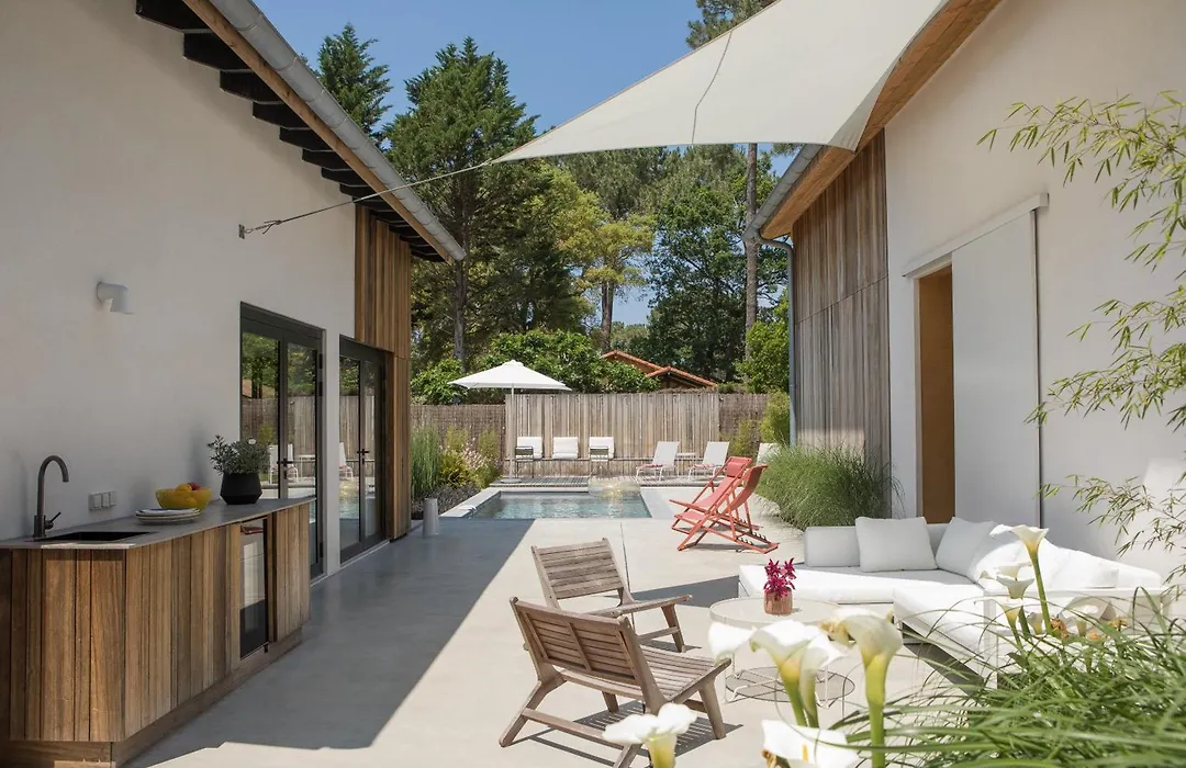 Salty Woods Lodge, Ocean Boutique B&B-1