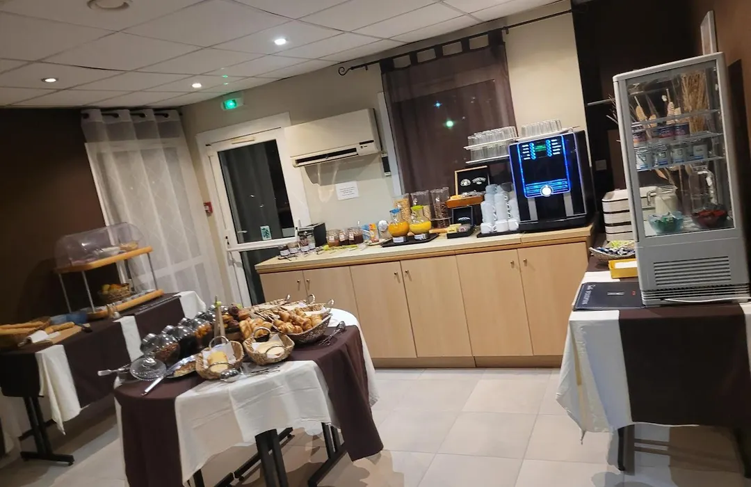 Hôtel Le Cosy Blois Villebarou-1