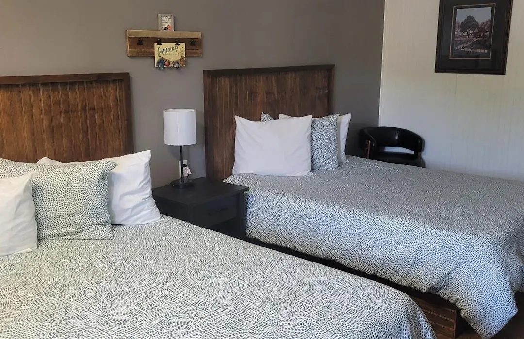 Blue Sky Inn: Pet-Friendly Oasis with Renovated Rooms-1
