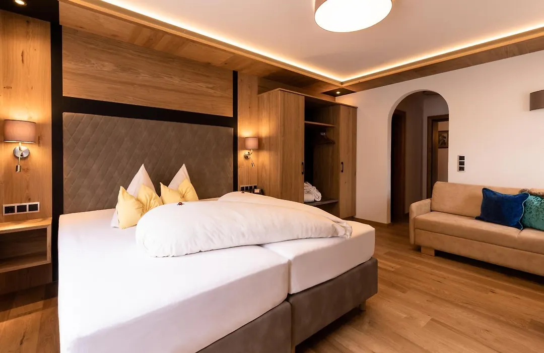Hotel Schlosshof-1