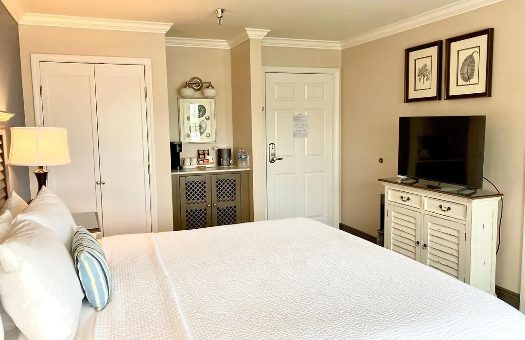 Sand Pebbles Inn-1