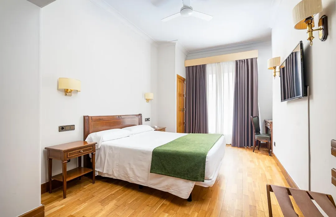 Hotel Hernán Cortés-1