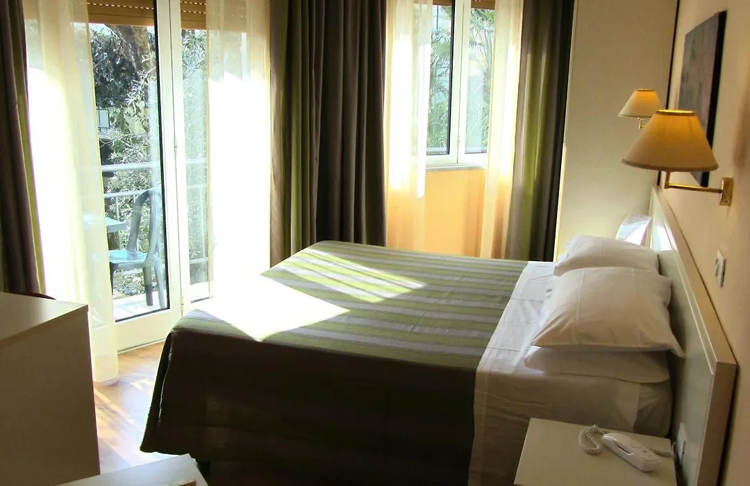 Hotel Ausonia-1