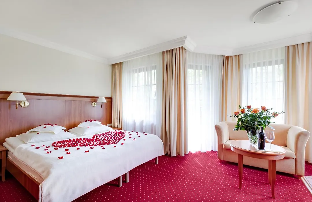 Hotel Konradowka Wellness & Spa - 300 Metrow Do Centrum-1