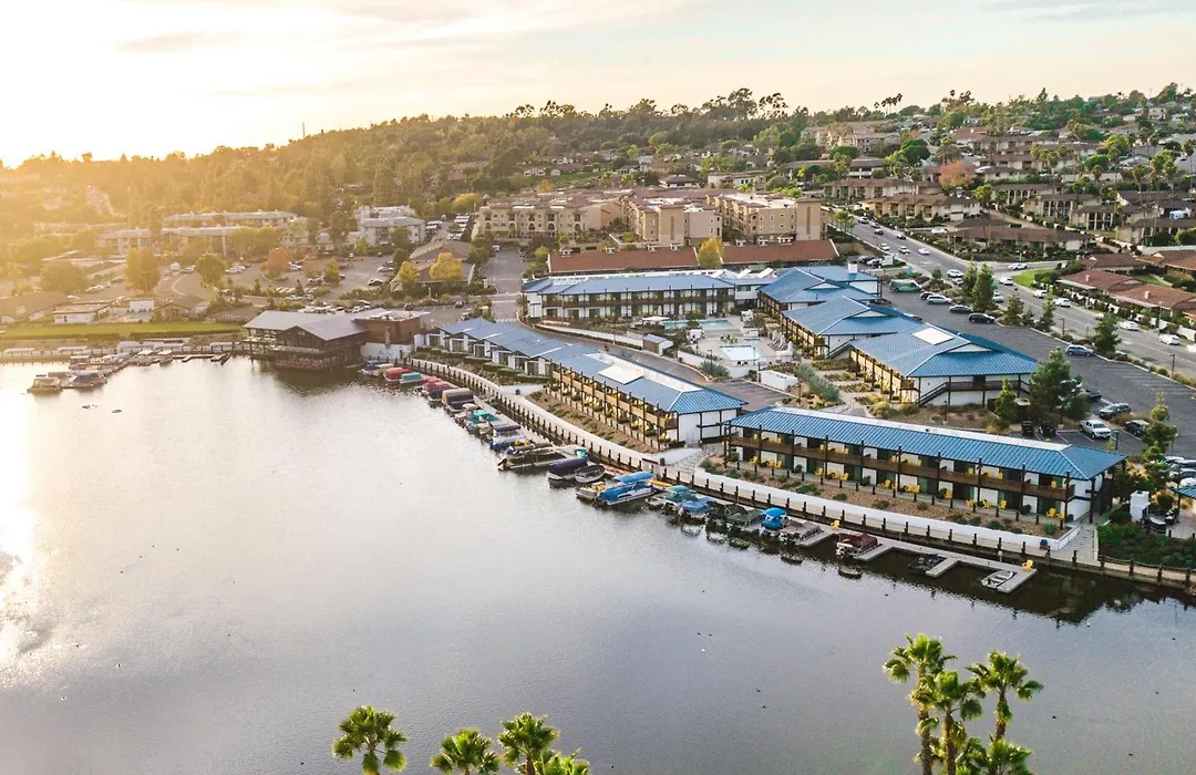 Lakehouse Resort-1