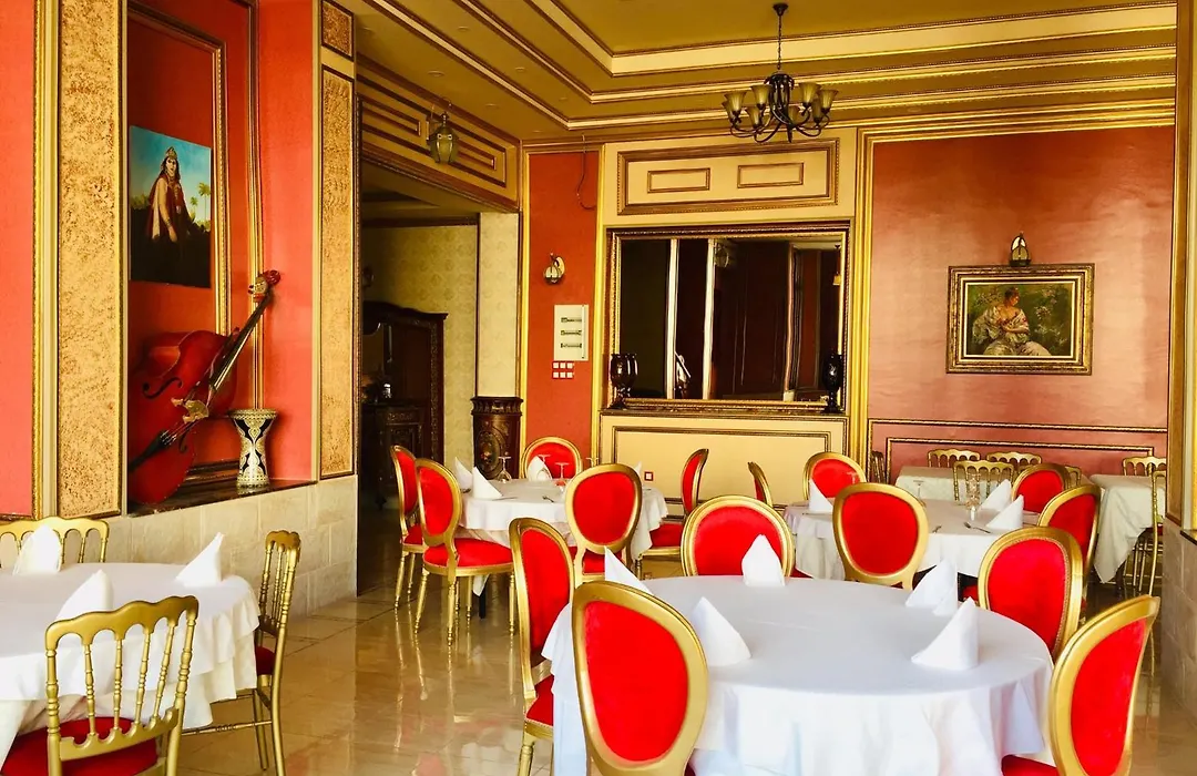 Hotel Les Ambassadeurs-1