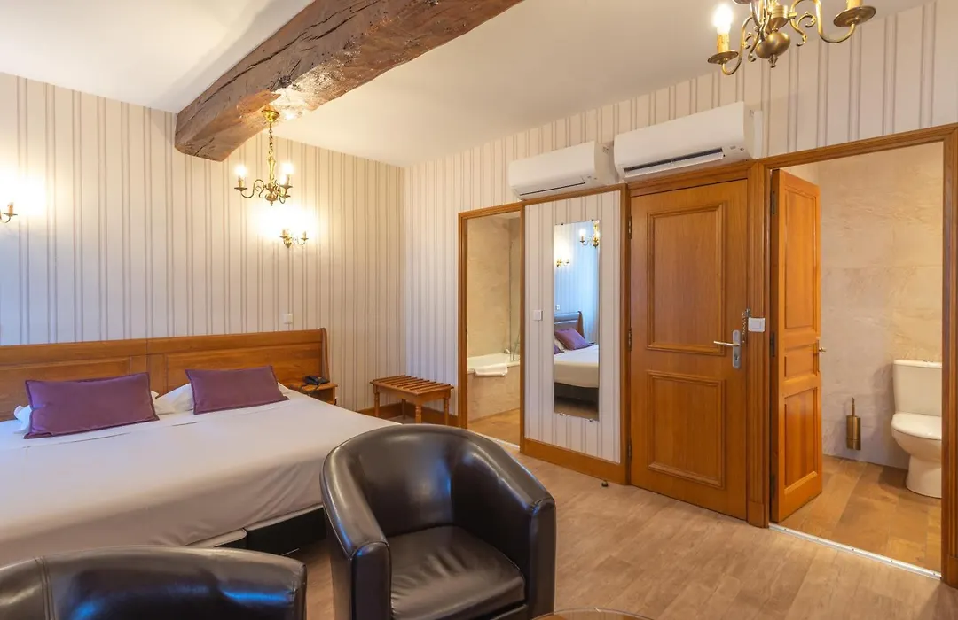 Logis Hotel de La Cloche-1