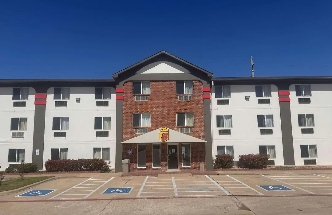 Super 8 By Wyndham College Station-1