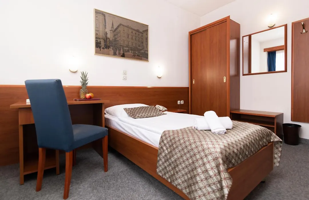 Hotel Neboder-1