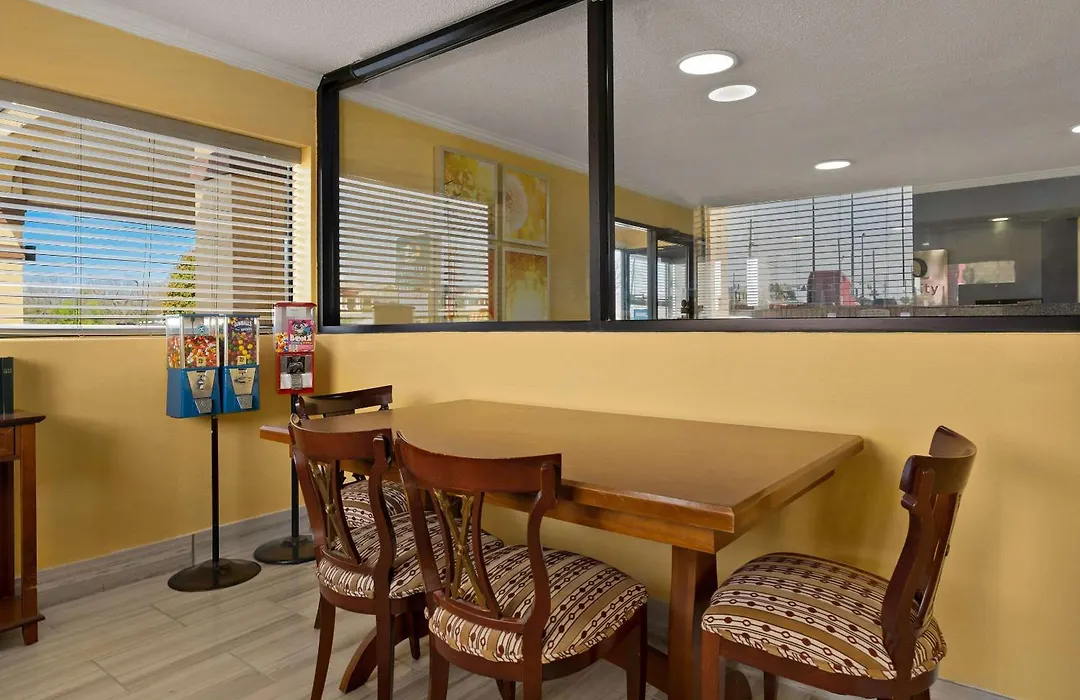 Quality Inn & Suites Dublin-1
