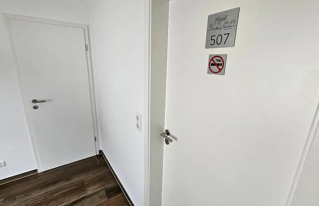 Hotel Dorfkrug Büsum - günstige Altbauzimmer Am Oland-1