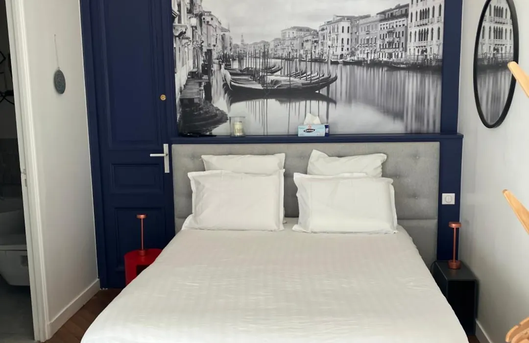 Chambre dans Hôtel Particulier 18e siècle Hyper Centre La Rochelle-1