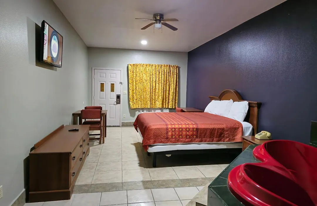 Texas Inn And Suites Rgv-1