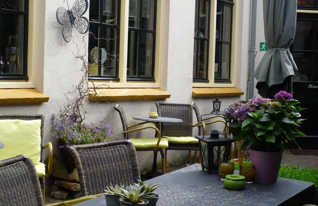 Hotel Hanzestadslogement De Leeuw in het centrum, Snoepwinkel, Hanzemuseum, Koffieschenkerij met Binnenplaats, Kamers met keukentje en Ontbijtservice-1