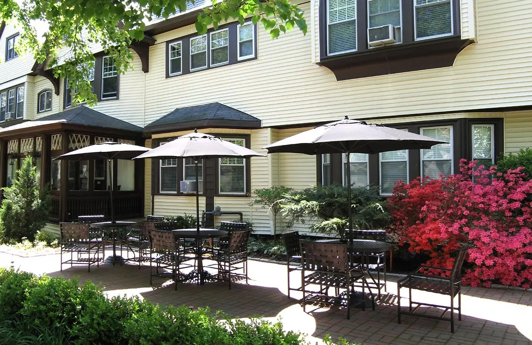 Longwood Inn-1